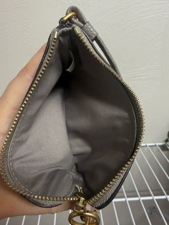 Tory Burch Pebbled Leather Wristlet in Taupe Gray - Picture 3 of 4